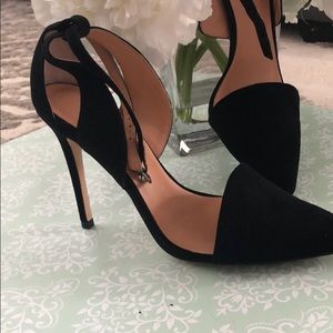 NWT Halston Heritage heels size 6